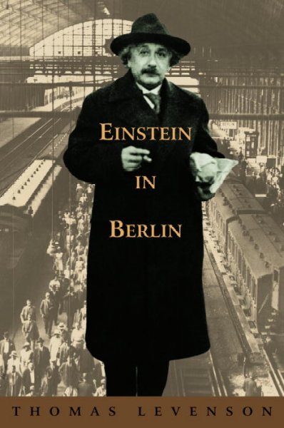 Einstein in Berlin / Thomas Levenson.