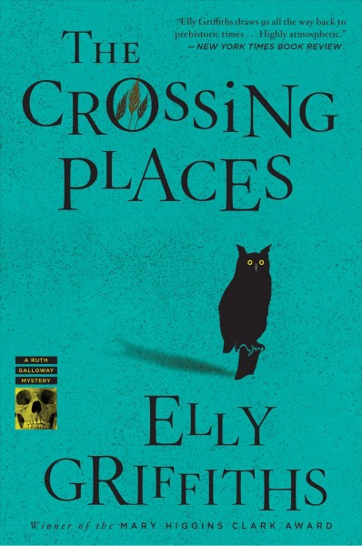 The crossing places / Elly Griffiths.